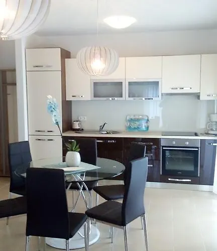 Duje Old Town טרוגיר